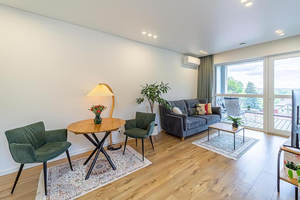 Sky Apartment With Free Parking And Balcony & Ac Kaunas Ngoại thất bức ảnh
