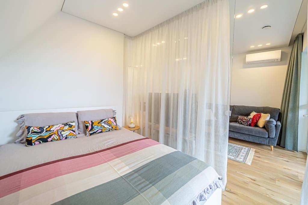 Sky Apartment With Free Parking And Balcony & Ac Kaunas Ngoại thất bức ảnh