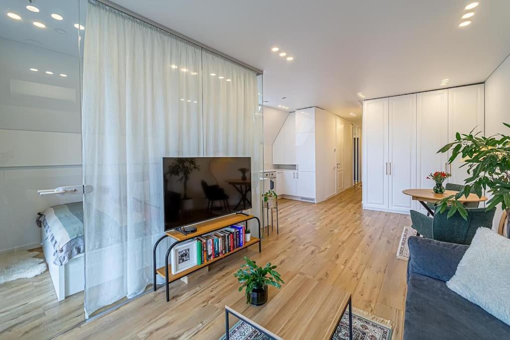 Sky Apartment With Free Parking And Balcony & Ac Kaunas Ngoại thất bức ảnh
