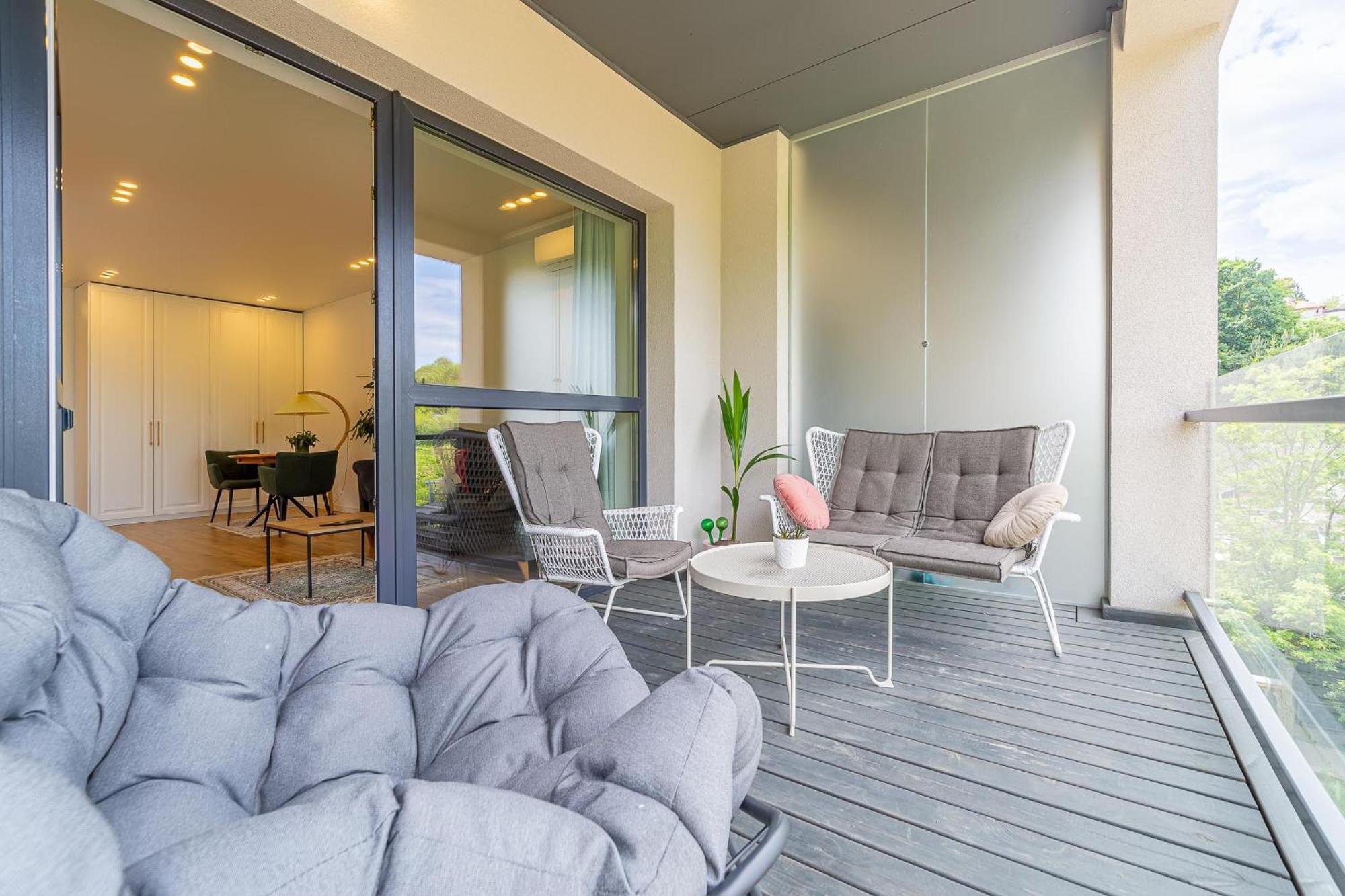 Sky Apartment With Free Parking And Balcony & Ac Kaunas Ngoại thất bức ảnh