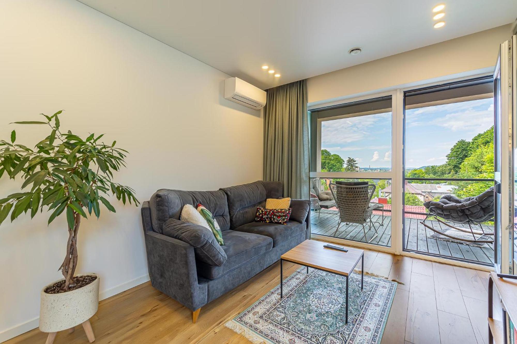 Sky Apartment With Free Parking And Balcony & Ac Kaunas Ngoại thất bức ảnh